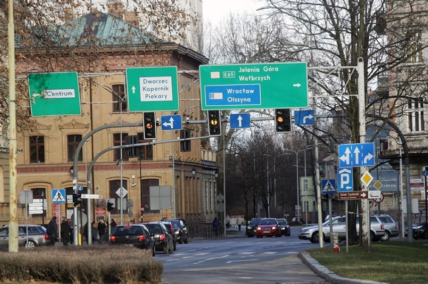 Sygnalizacja świetlna na skrzyżowaniu ulic Skarbka i...