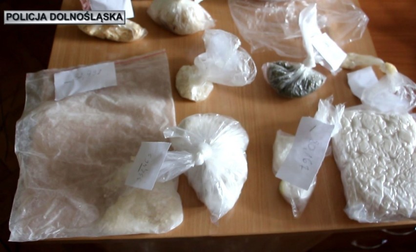 Wrocławscy policjanci rozbili narkotykowy gang i przejęli 16 kg narkotyków [FILM, ZDJĘCIA]