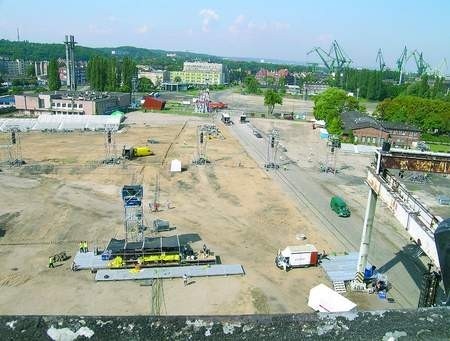 Tak wczoraj wyglądał plac, na którym w piątek wykonane zostanie. Fot. Lech ParellRodzinne Zdjęcie Polaków. Chwilę później odbędzie się tu koncert Jarre'a.