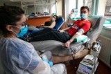 Nadeszły wakacje i znów brakuje krwi. Centra Krwiodawstwa apelują do dawców! W całej Polsce brakuje krwi