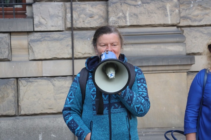 Protest przed Urzędem Miasta w Legnicy