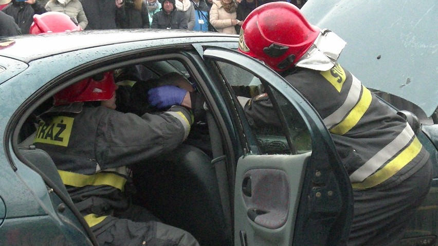 Pokaz ratownictwa w Koszalinie. Działania podczas wypadku [zdjęcia, wideo]