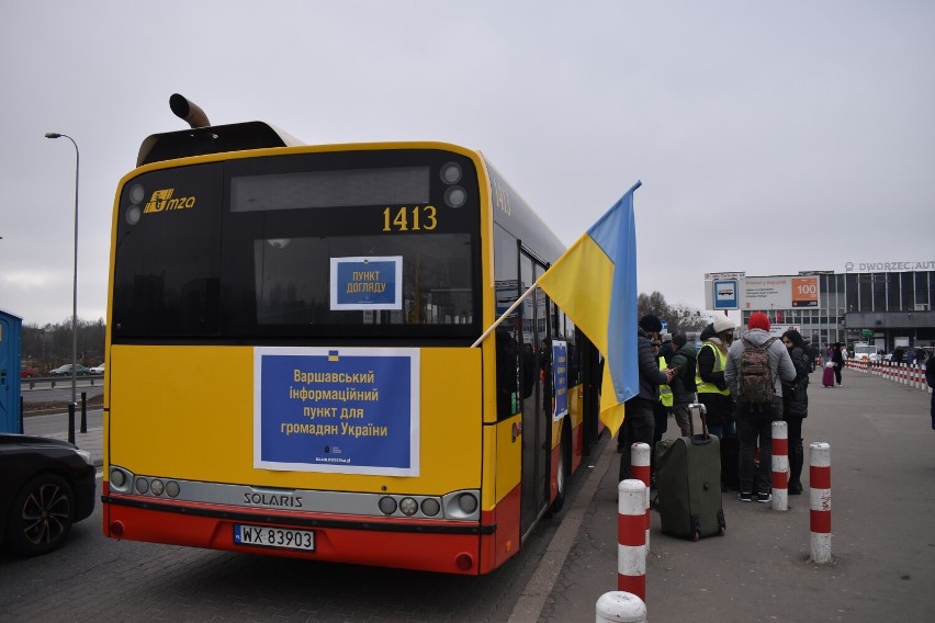 Bełchatowianie pomagali uchodźcom z Ukrainy na dworcu autobusowym w Warszawie i na granicy z Ukrainą