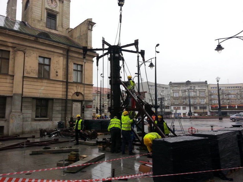17 listopada rozpoczął się montaż 21-metrowej choinki przy Placu Wolności w Łodzi