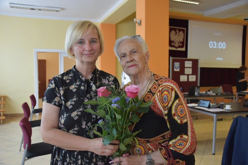 Burmistrz Barbara Wierzbińska z wotum zaufania i...