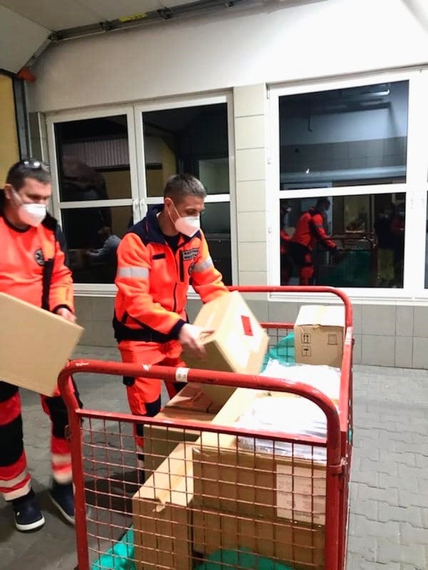 Wojsko ponownie odwiedziło wieluński szpital. Przekazano m.in. 4 tys. maseczek FOTO