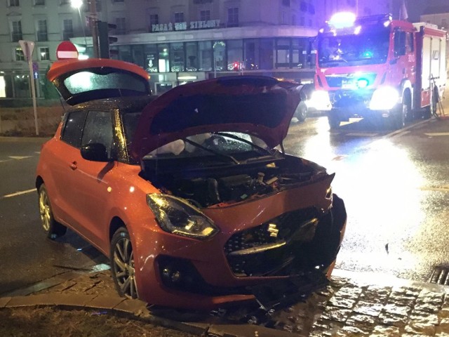 Wypadek na skrzyżowaniu ulic Żelaznej i Czarnowskiej