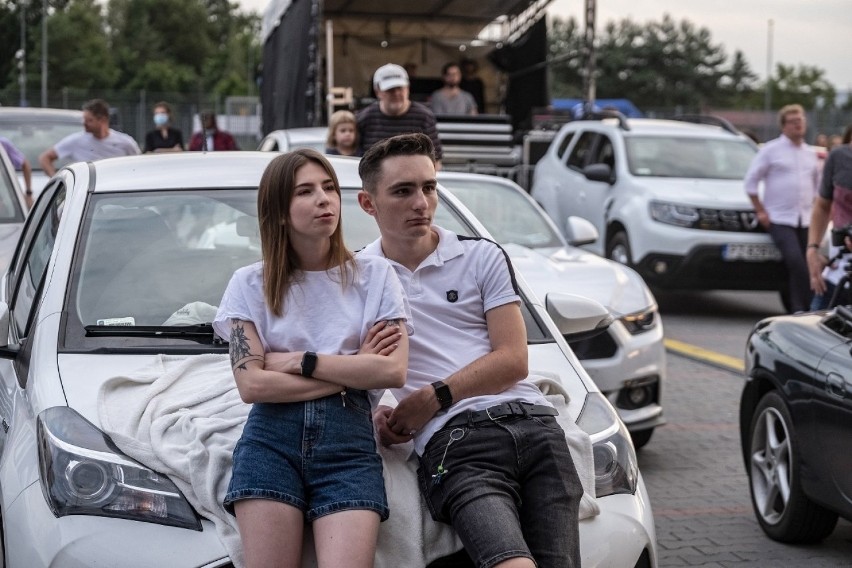 W sobotni wieczór na parkingu przed stadionem w Poznaniu...