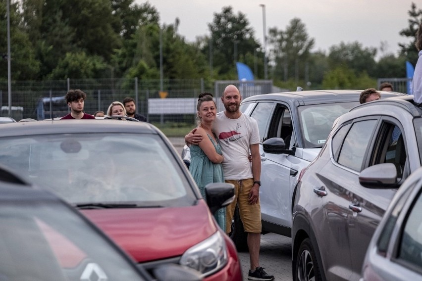 W sobotni wieczór na parkingu przed stadionem w Poznaniu...