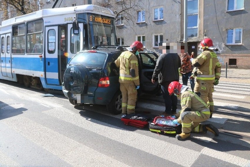 Zobacz zdjęcia z wypadku tramwaju na ul. Hubskiej. Są osoby ranne