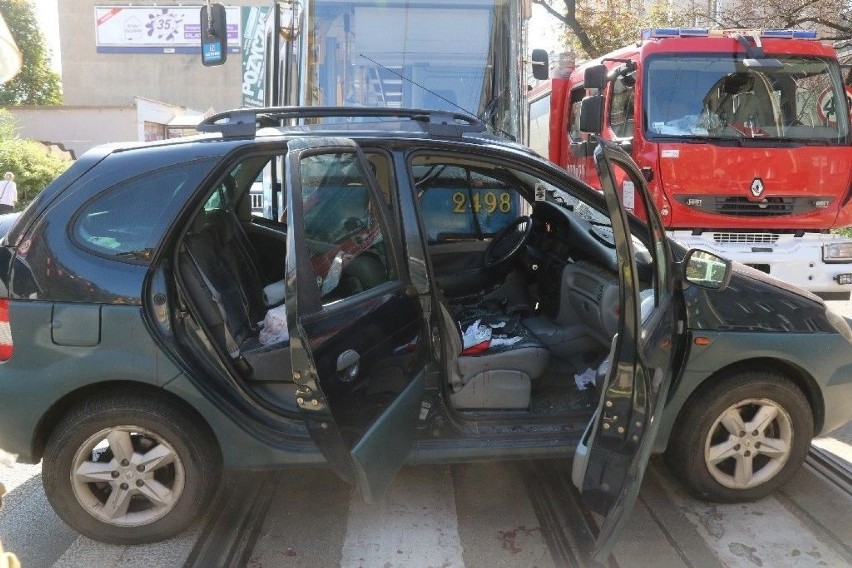 Zobacz zdjęcia z wypadku tramwaju na ul. Hubskiej. Są osoby ranne