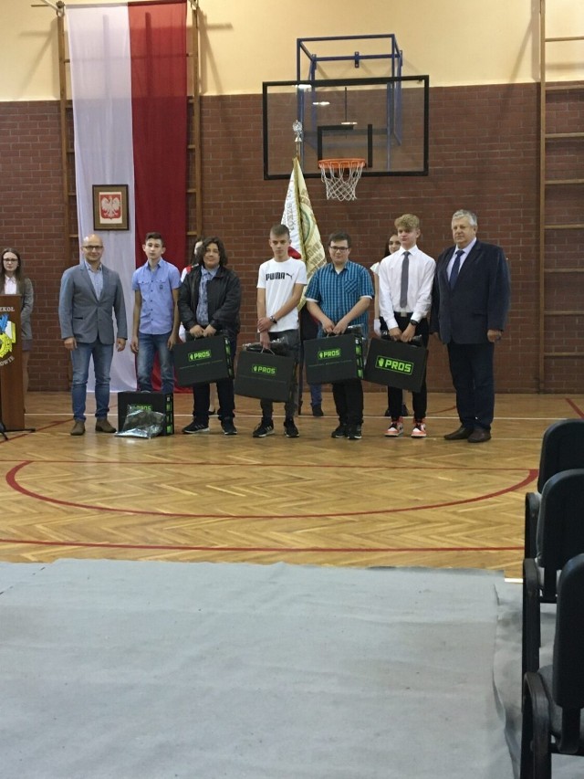 Dzień Edukacji Narodowej oraz Dzień Patrona Szkoły – Technikum Rybackiego w Sierakowie (7.10.2021).