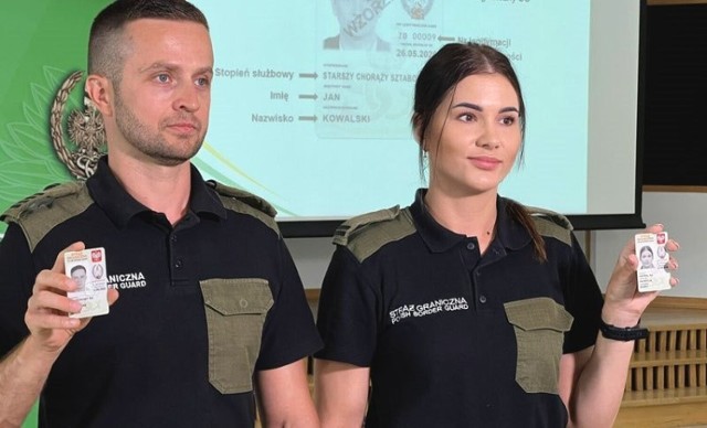 Prezentacja nowych legitymacji służbowych funkcjonariuszy Straży Granicznej.