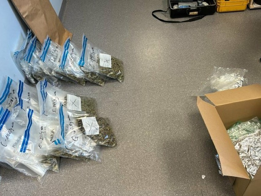 Policjanci z Jasła i Rzeszowa przejęli 6,5 kilograma narkotyków. Wartość czarnorynkowa to prawie milion złotych