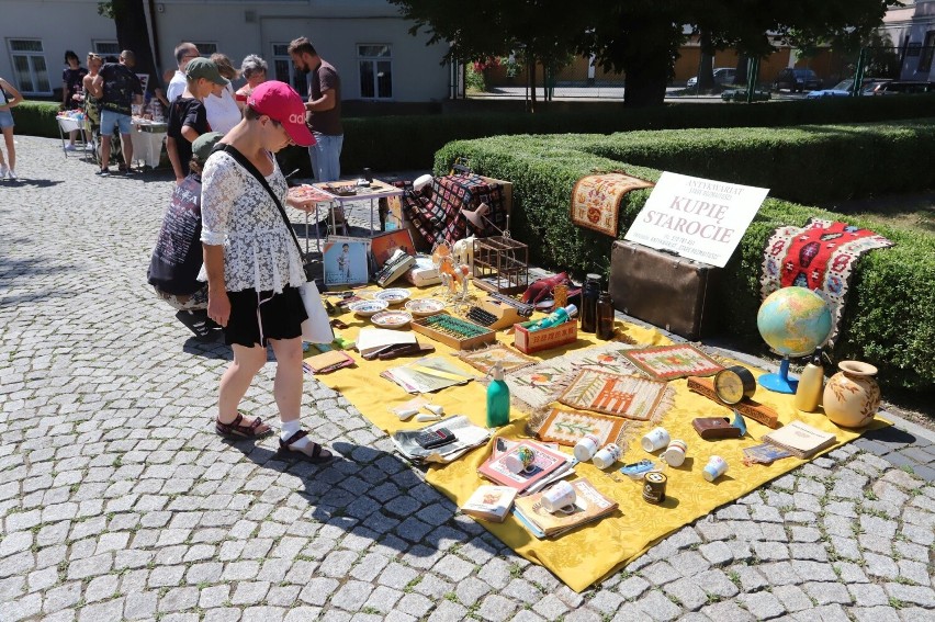 Piknik Rodzinny „Przystanek PRL” w Radomiu. Mnóstwo osób podziwiało przeróżne atrakcje. Zobaczcie zdjęcia