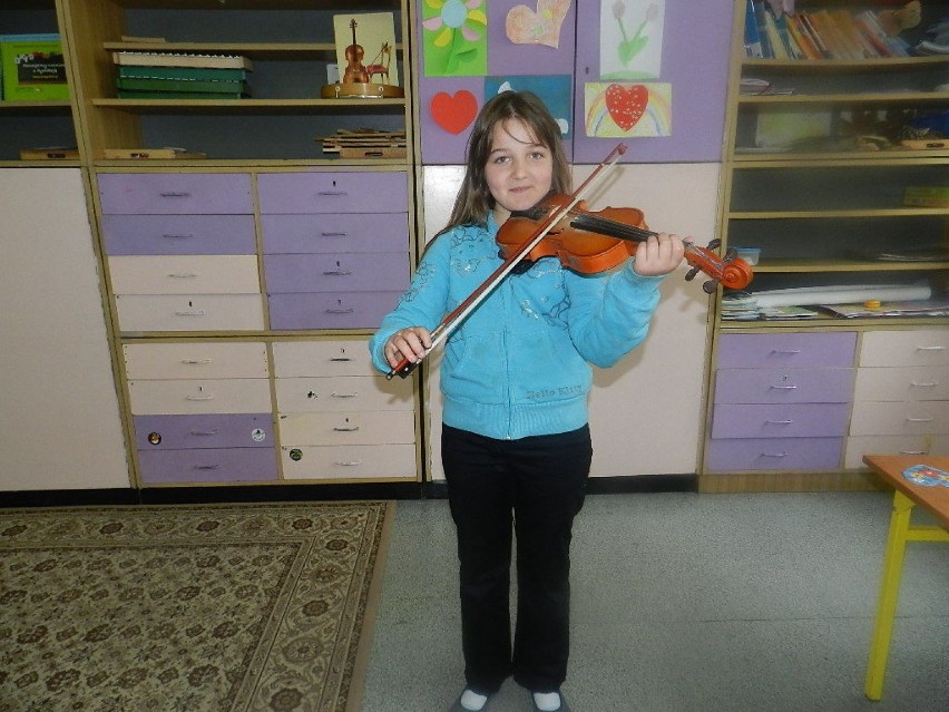 Danusia zagrała na skrzypcach dla wszystkich mam.Fot.Justyna...