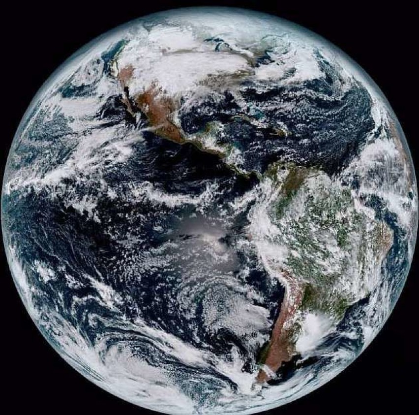 Satelita GOES-16 przesłał piękne fotografie Ziemi (zdjęcia)