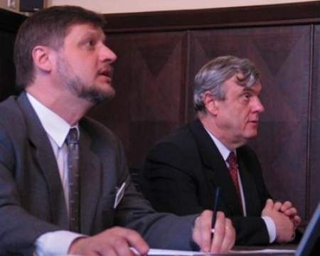 Janusz Koper (z lewej) jest cenionym fachowcem wśród samorządowców. Na zdjęciu z prezydentem Rybnika, Adamem Fudali.