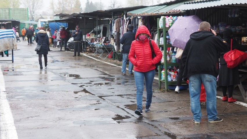 Piątkowe tłumy na targowisku w Koszalinie [ZDJĘCIA]