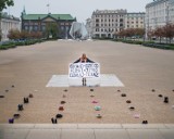 Dziesiątki par butów na placu Wolności w Poznaniu. Tak wyglądał sobotni protest przypominający o kryzysie klimatycznym