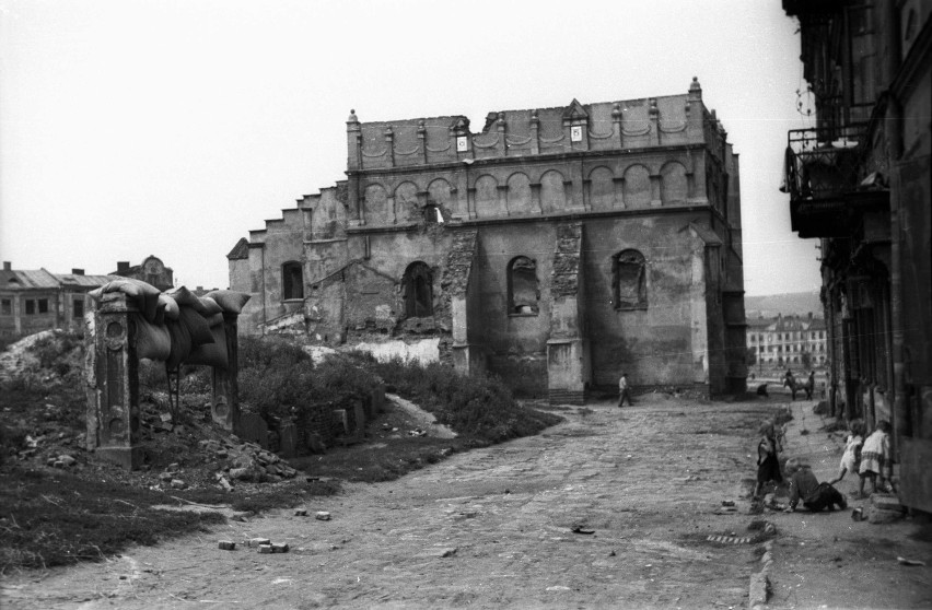 Ruiny Starej Synagogi w 1947 r. w Przemyślu, w miejscu...