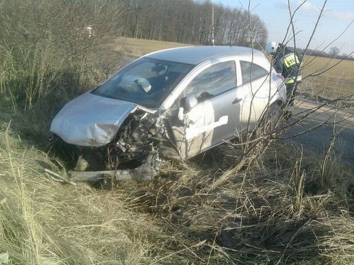 Jedno auto zderzyło się z ciągnikiem, później drugie paliło