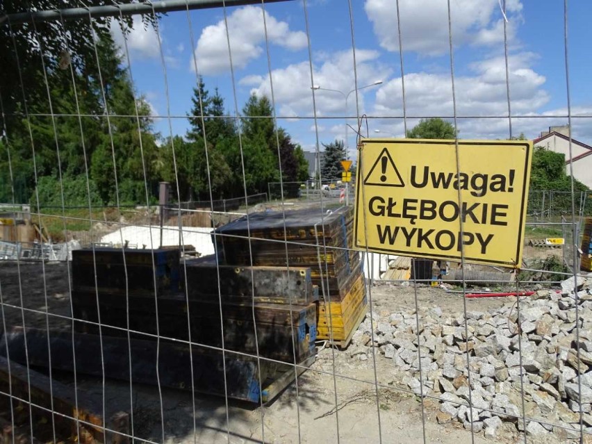 Rozbiórka starego i budowa nowego mostu na rowie Głuchowskim w Komornikach idzie zgodnie z planem 