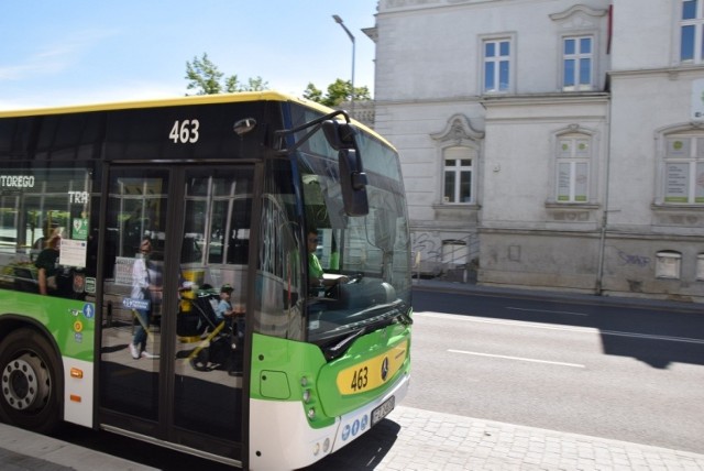 Zakład Komunikacji Miejskiej w Zielonej Górze (dziś Miejski Zakład Komunikacji) został utworzony w czerwcu 1954 roku. Pierwsze autobusy "Star-51" wyjechały na ulice miasta 1 lipca 1954.