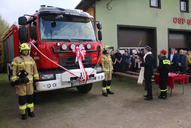 Gminny Dzień Strażaka w Grabówce. Druhowie otrzymali wóz bojowy jak się patrzy