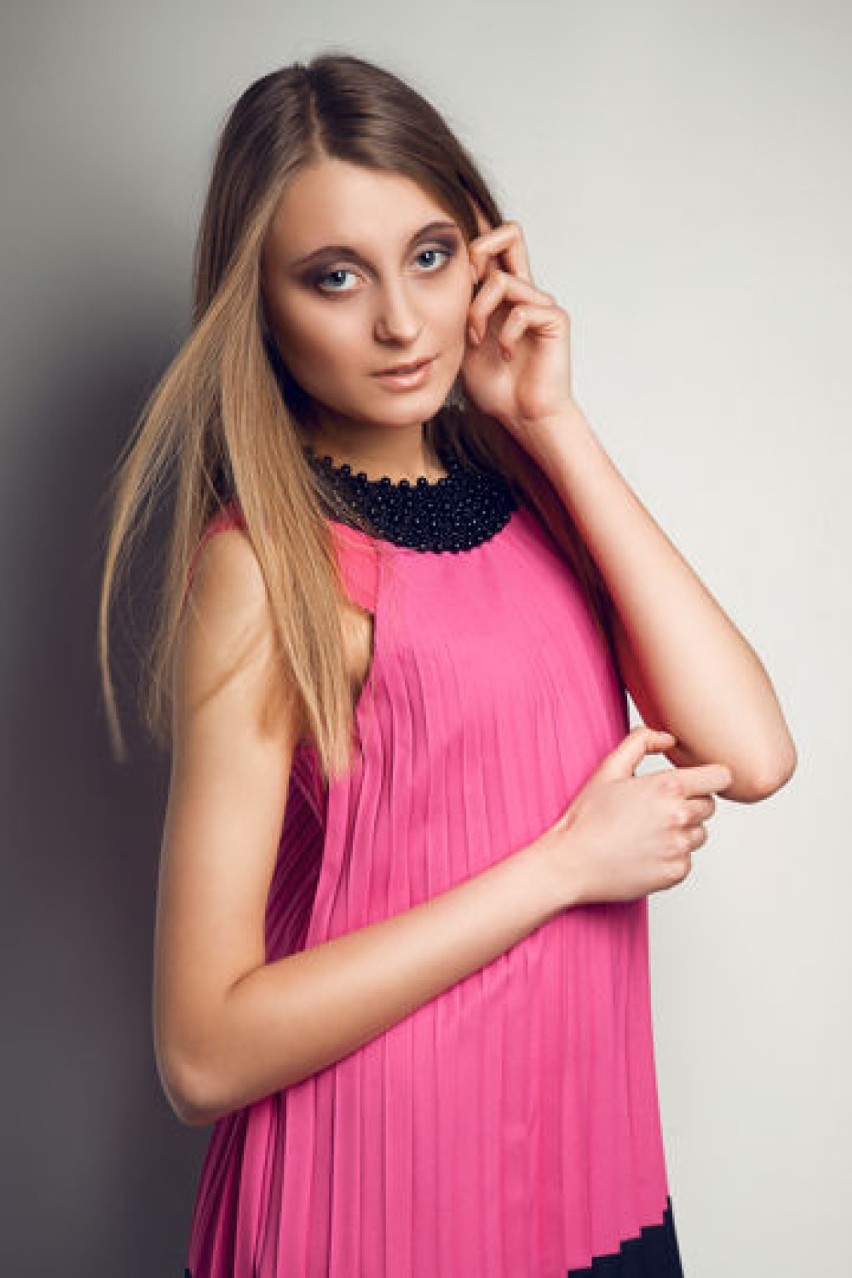 Aleksandra Marzec - stylizacja: Desperado London (sukienki),...