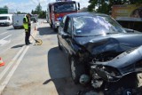 Łapczyca. Wypadek na drodze krajowej nr 94 w Łapczycy, zderzyły się czołowo dwa samochody, jedna osoba w szpitalu, utrudnienia w ruchu