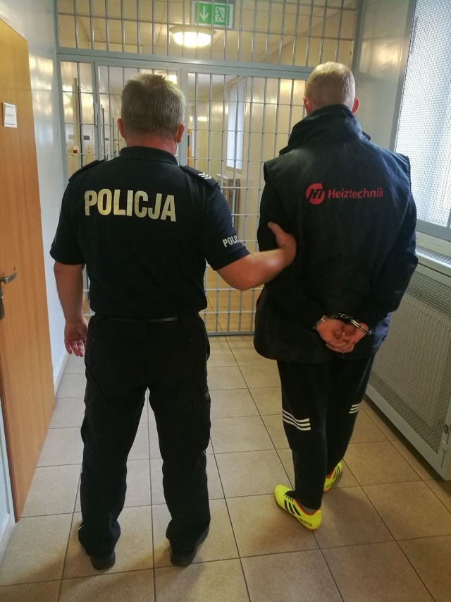 Przyszedł na komendę policji z narkotykami!