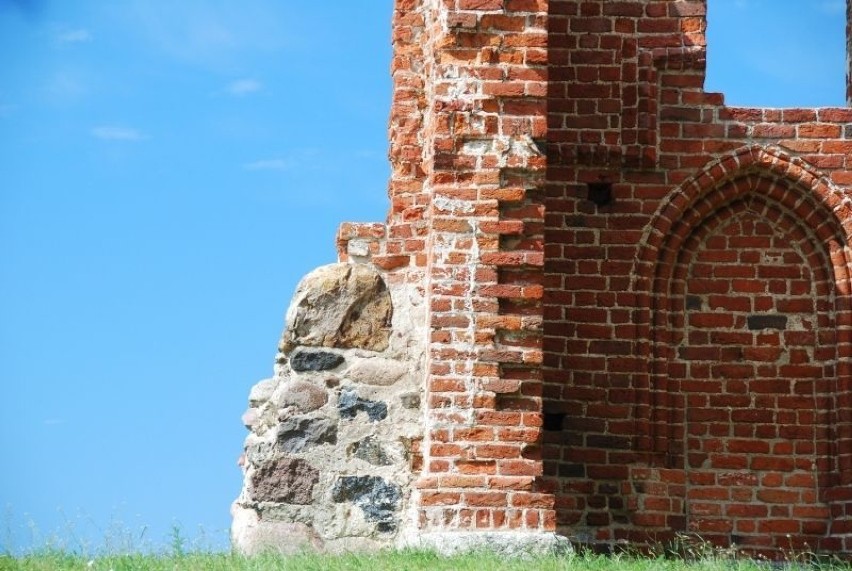 Ruiny kościoła w Trzęsaczu. fot. Radosław Masny