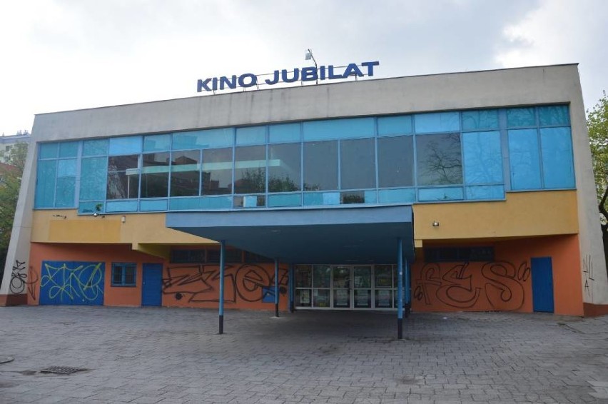 Budynek po Kinie Jubilat jest już własnością gminy. Co w nim powstanie?