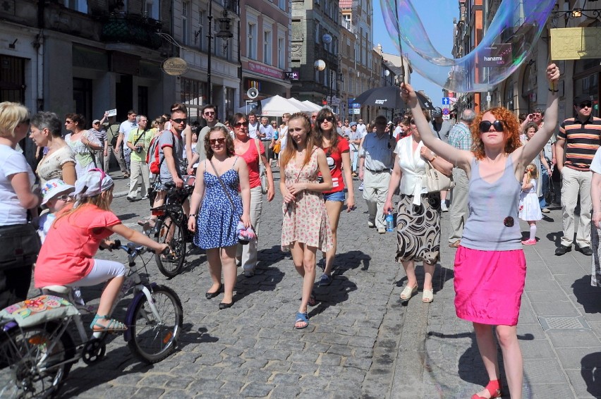 Od 1 maja ulica Wrocławska oficjalnie stała się deptakiem....
