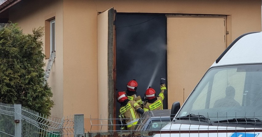 W Przemyślu spalił się garaż jednego z ośrodków szkolenia kierowców [ZDJĘCIA]
