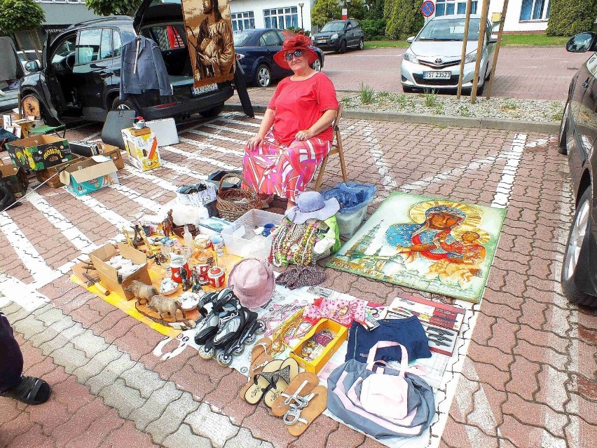 Dużo ludzi na giełdzie staroci i rożności w Starachowicach w sobotę 19 sierpnia. Zobacz na zdjęciach co się działo