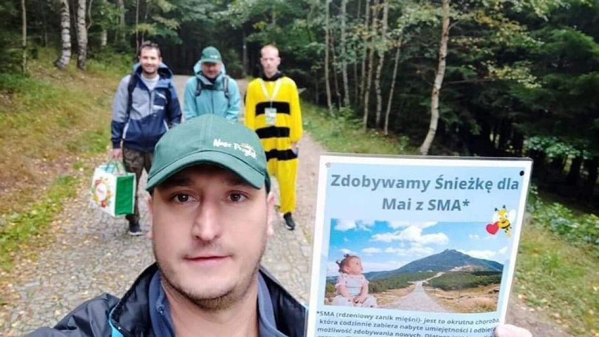 Zbąszyń. Tata Mai wraz z ekipą wyruszył na Śnieżkę "Wznosimy Maję na szczyt"