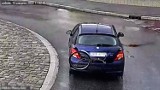 Wypadek w Kędzierzynie-Koźlu. Potrącił mężczyznę prowadzącego rower, jednoślad wsadził do bagażnika, a ofiarę zawiózł do szpitala...