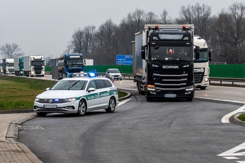 Jechał slalomem na A4 koło Zgorzelca. 65-latek miał 2,5 promila