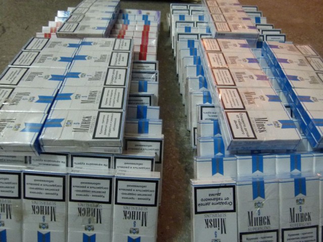 W mieszkaniu 53-latki toruńscy policjanci znaleźli 30 tys. papierosów i 14 kg krajanki