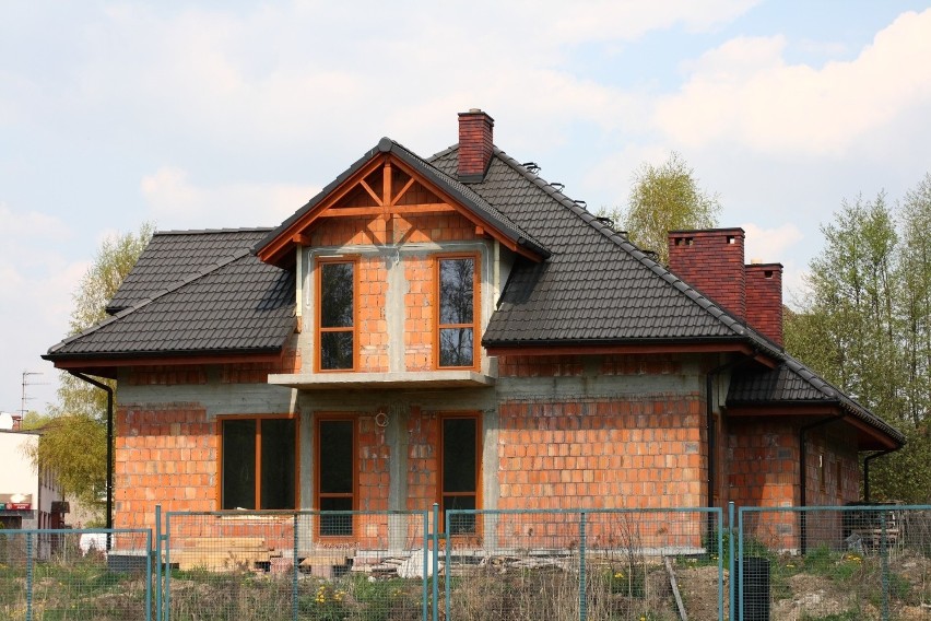 Budowę domu często uznajemy za bardziej opłacalną niż zakup...