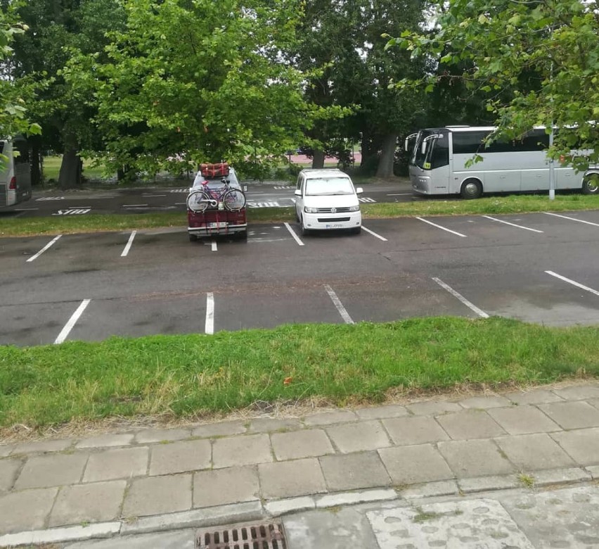 Pucki parking przy stadionie - świetne miejsce na postój,...