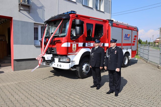 Strażacy z OSP w Stobiecku Miejskim w Radomsku dostali nowy samochód ratowniczo-gaśniczy