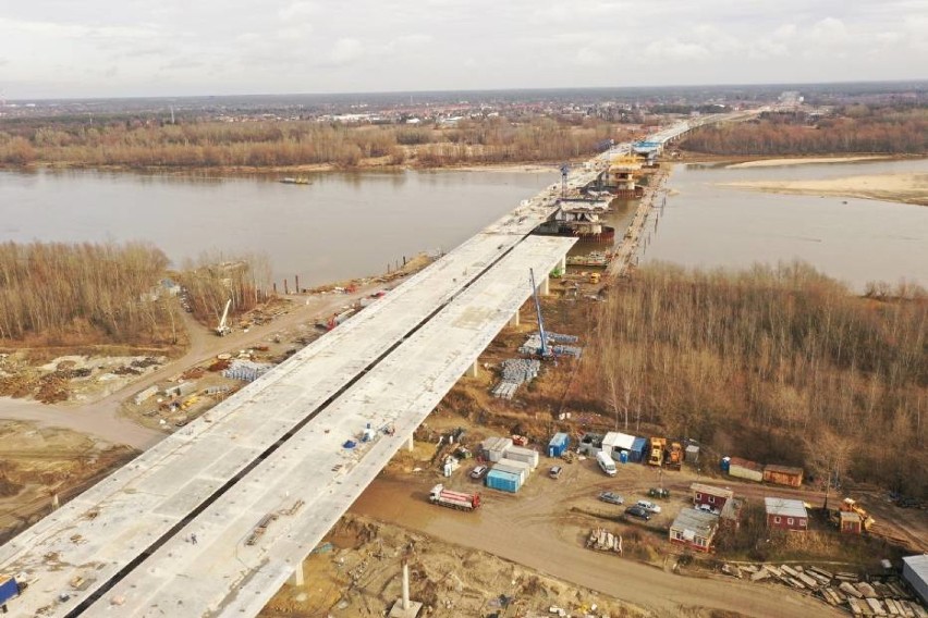 Według nieoficjalnych doniesień pierwsza nitka Mostu...