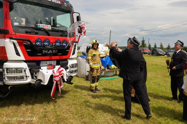 Nowy wóz strażacki trafił do jednostki OSP w Zubrzycy