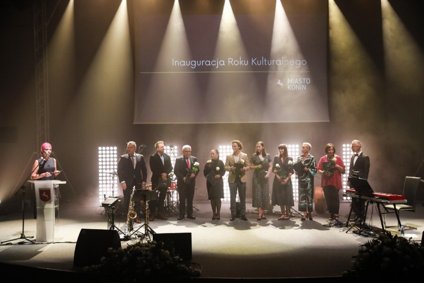 Konin. Inauguracja Roku Kulturalnego 2021/2022. Na finał piosenki Andrzeja Zauchy zaśpiewał Kuba Badach 