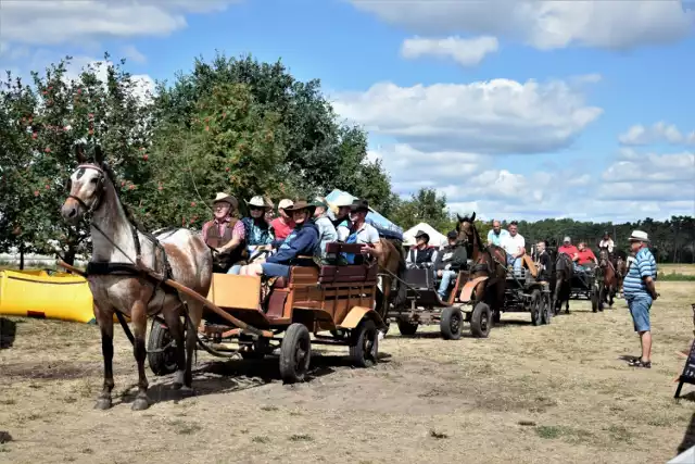 Gmina Zbąszyń: V. Święto Konia Stefanowo. Parada ulicami Stefanowa i powitanie koniarzy - 06.08.2022