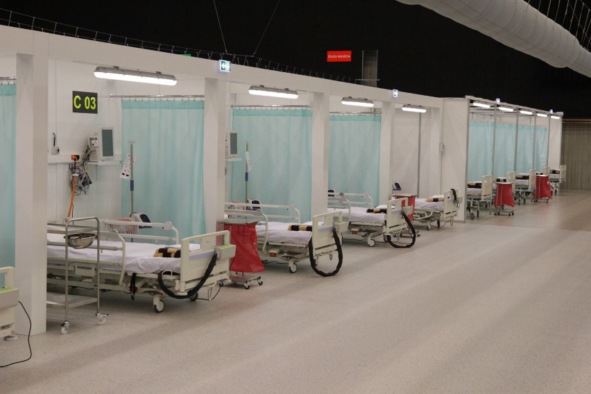 Szpital tymczasowy na terenie MCK w Katowicach otwarto 1...