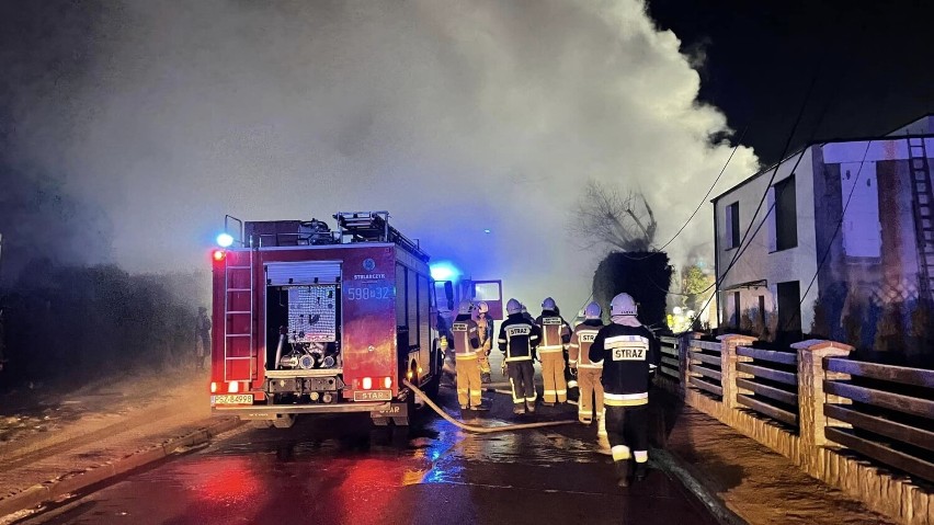 Ogromny pożar stodoły wypełnionej słomą w Otorowie [NOWE ZDJĘCIA]